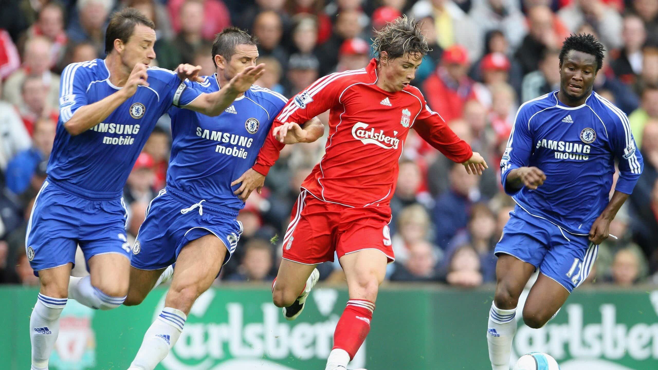 开云入口-绿茵场上的温情时刻，当敌意化为祈愿，足球超越胜负，足球的温度，当敌意凝成共同的祈愿